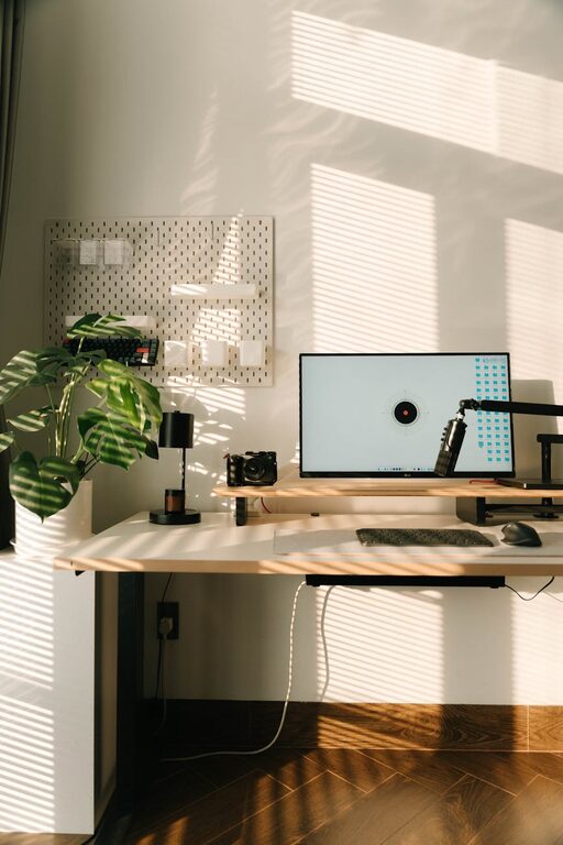 Tips for Organizing a Clutter-Free and Functional Home Office Space